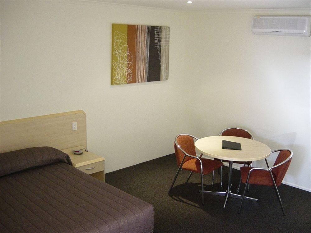 Woombye Red Bridge Motor Inn מראה חיצוני תמונה