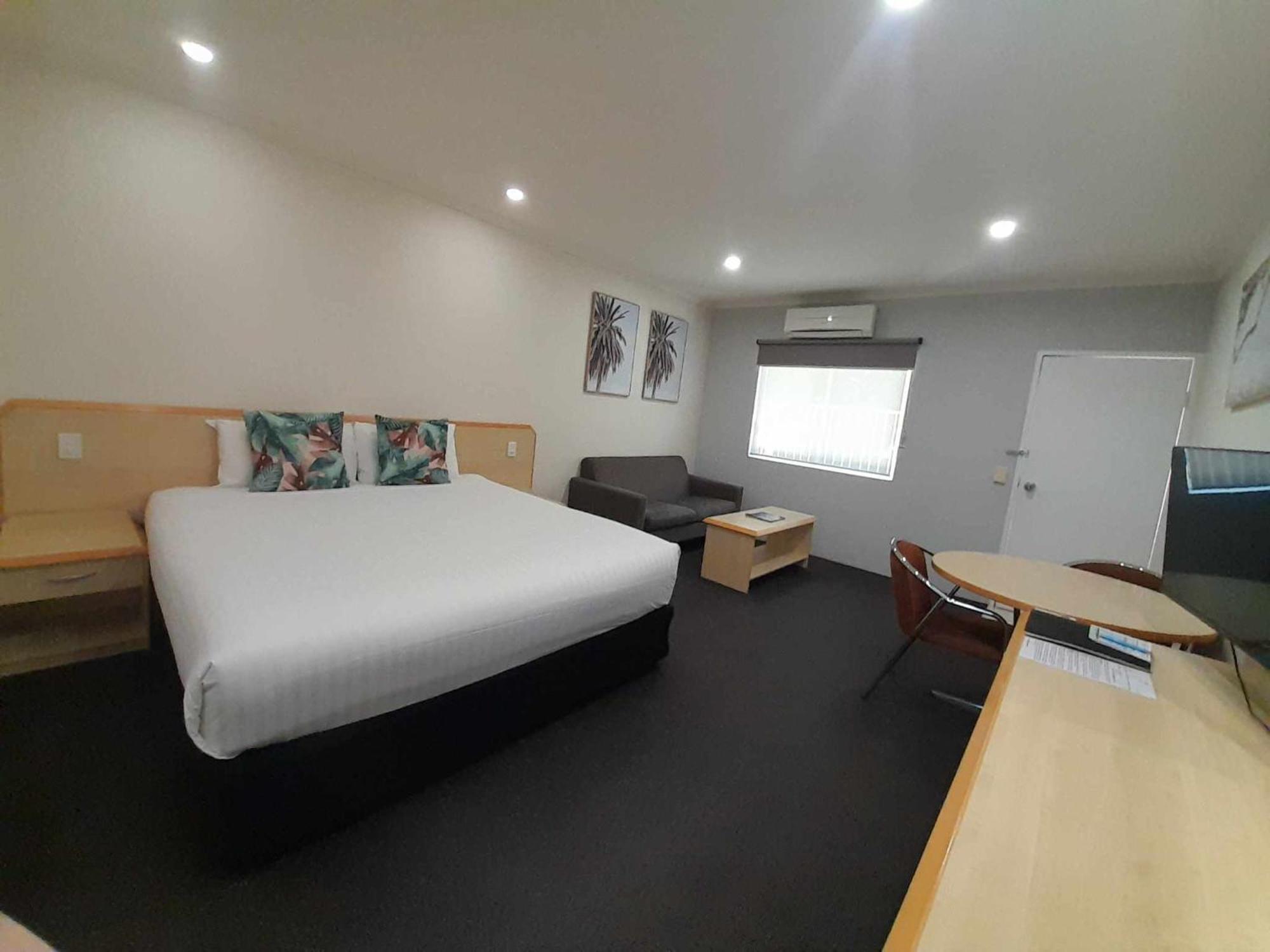 Woombye Red Bridge Motor Inn מראה חיצוני תמונה