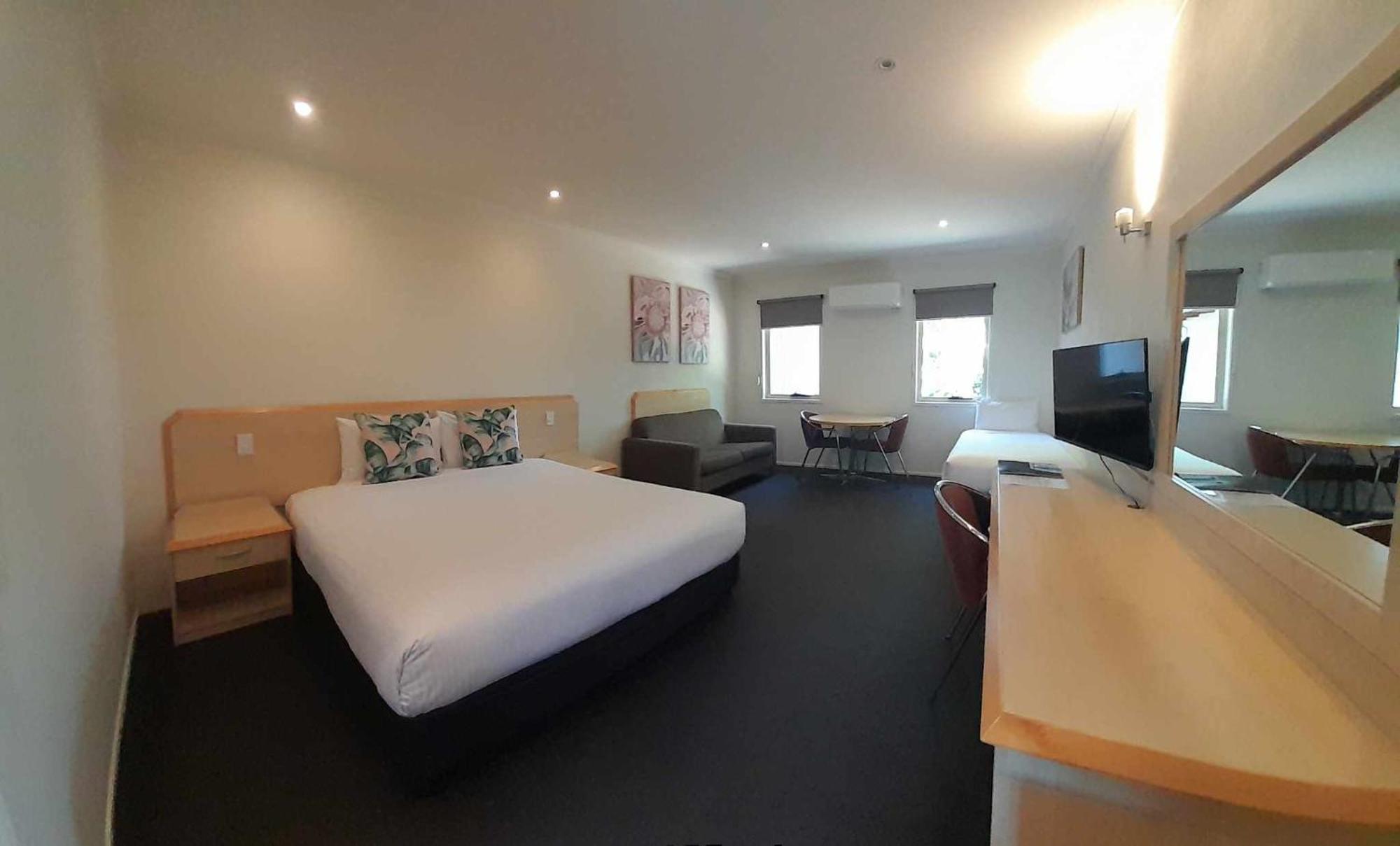 Woombye Red Bridge Motor Inn מראה חיצוני תמונה