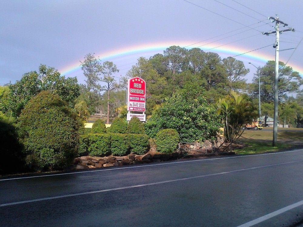 Woombye Red Bridge Motor Inn מראה חיצוני תמונה