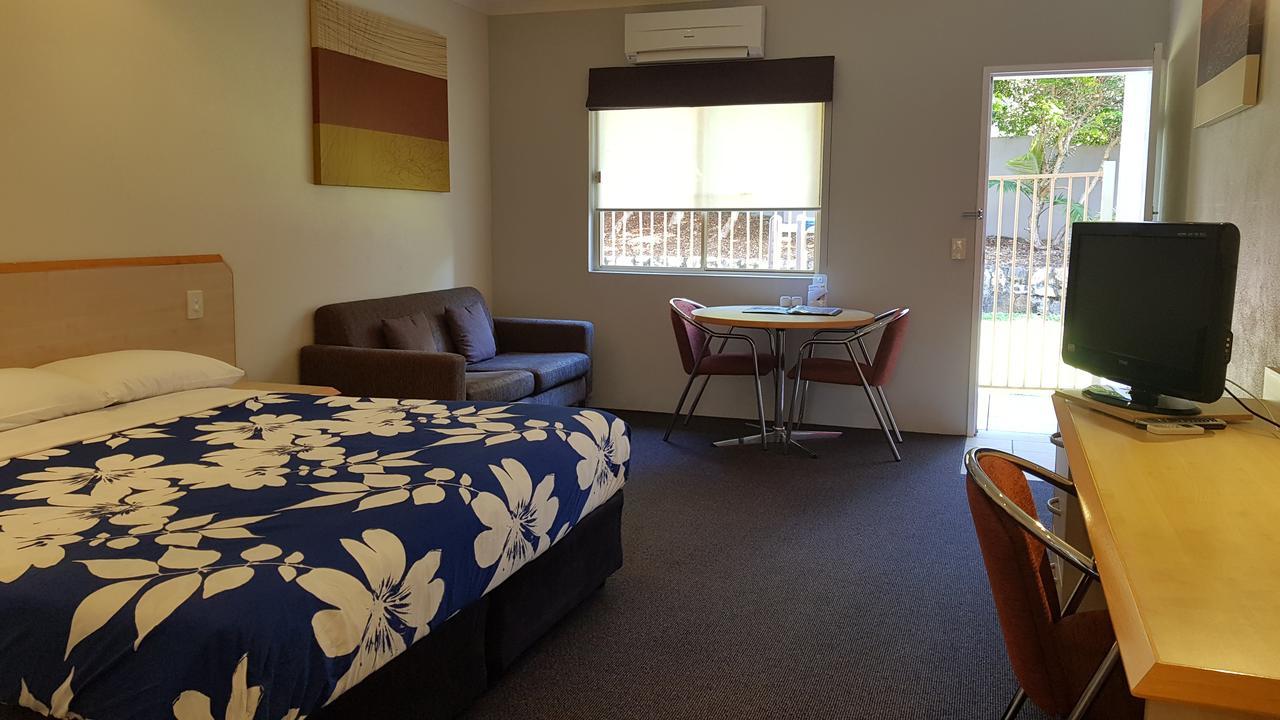 Woombye Red Bridge Motor Inn מראה חיצוני תמונה