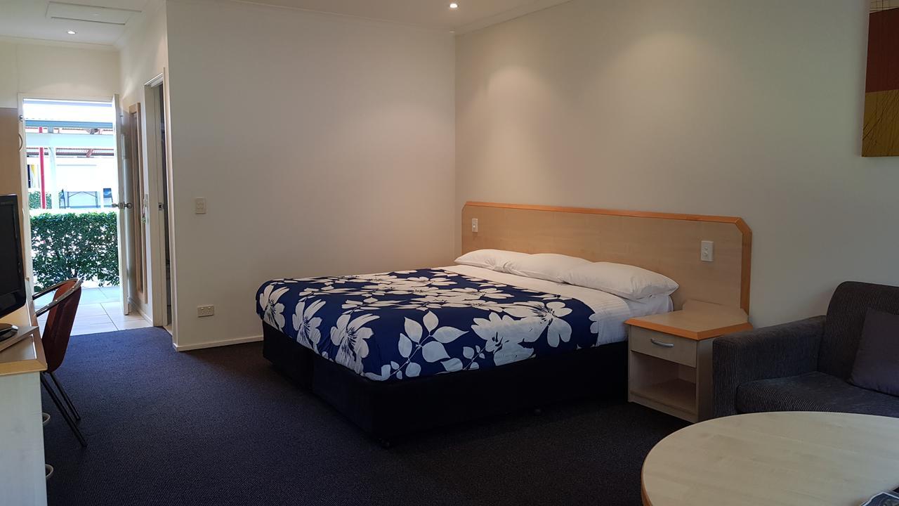 Woombye Red Bridge Motor Inn מראה חיצוני תמונה