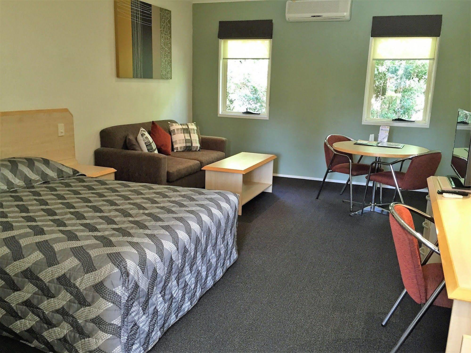Woombye Red Bridge Motor Inn מראה חיצוני תמונה