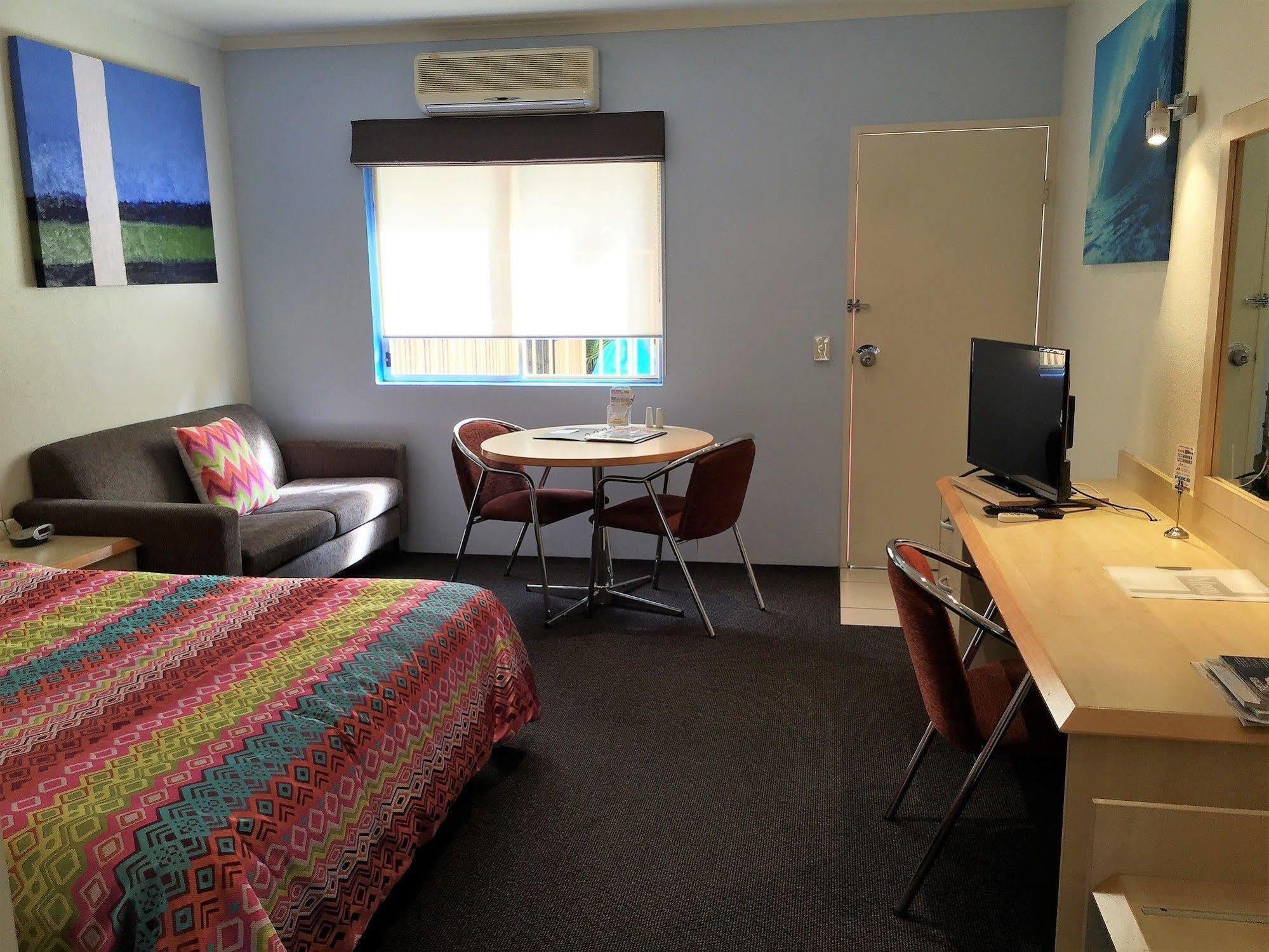 Woombye Red Bridge Motor Inn מראה חיצוני תמונה
