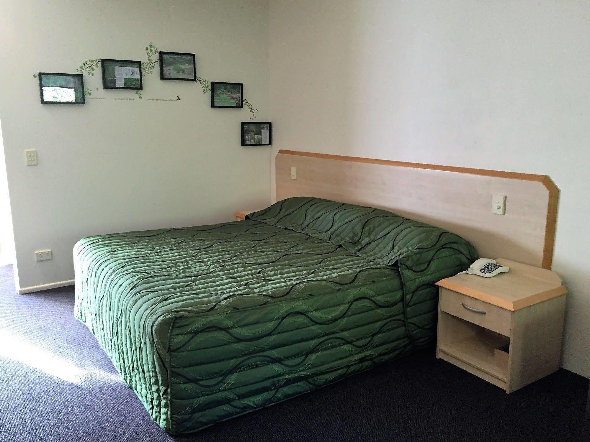 Woombye Red Bridge Motor Inn מראה חיצוני תמונה