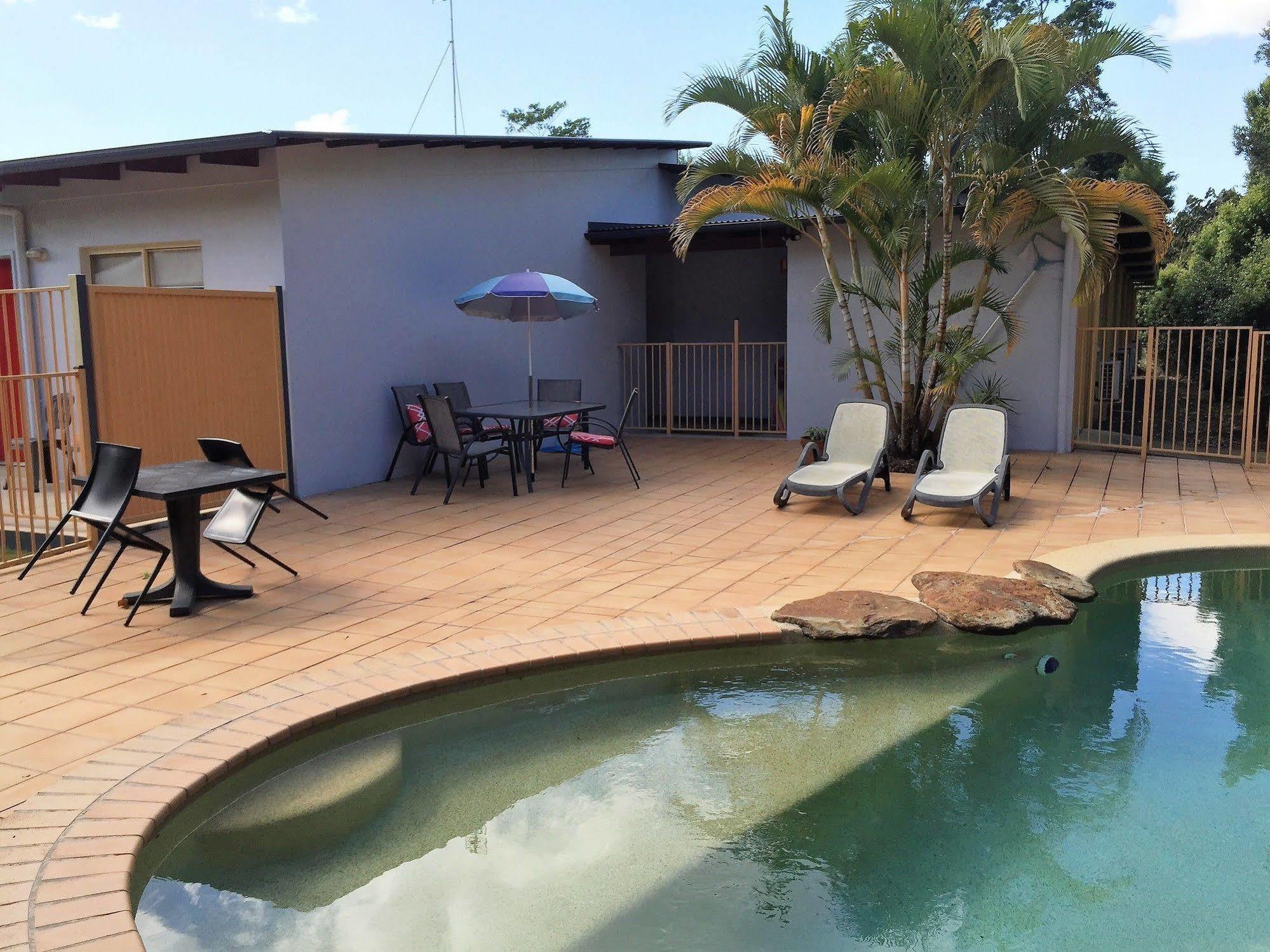 Woombye Red Bridge Motor Inn מראה חיצוני תמונה