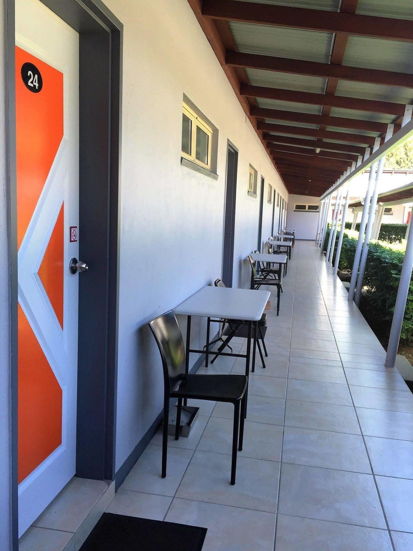 Woombye Red Bridge Motor Inn מראה חיצוני תמונה