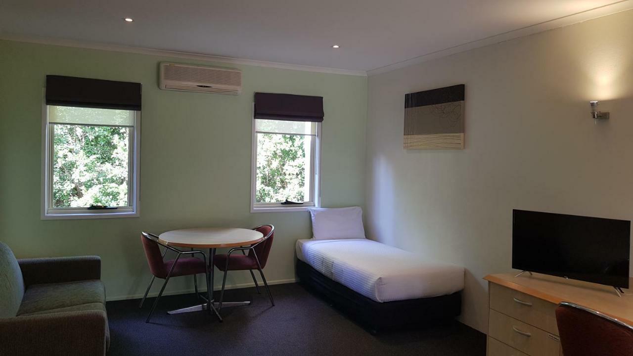Woombye Red Bridge Motor Inn מראה חיצוני תמונה