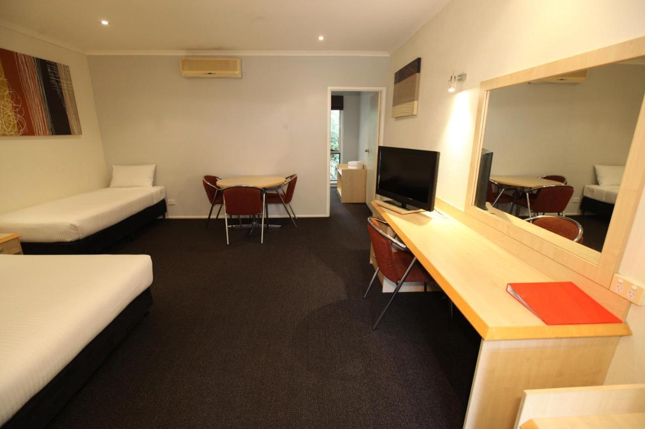 Woombye Red Bridge Motor Inn מראה חיצוני תמונה