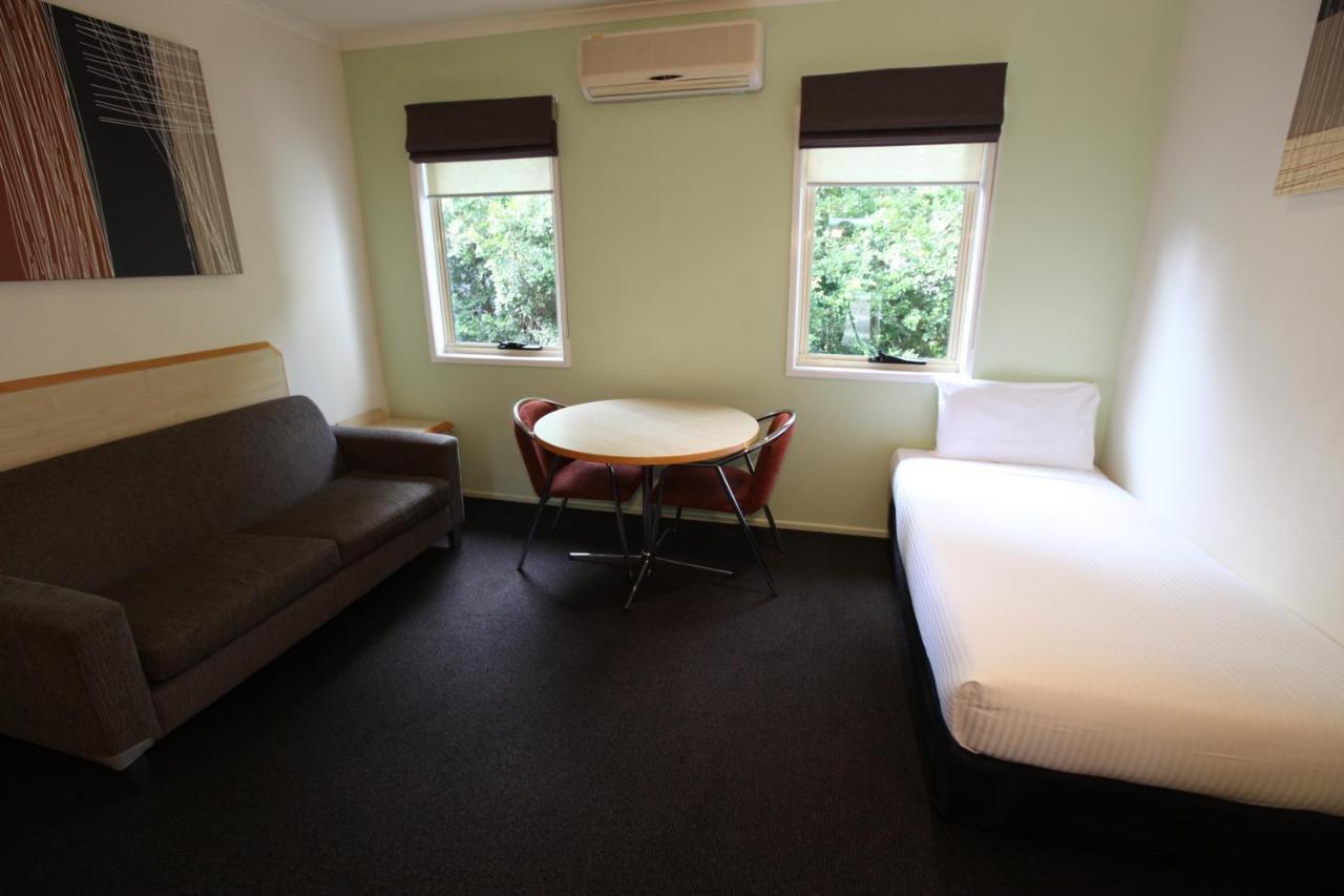 Woombye Red Bridge Motor Inn מראה חיצוני תמונה
