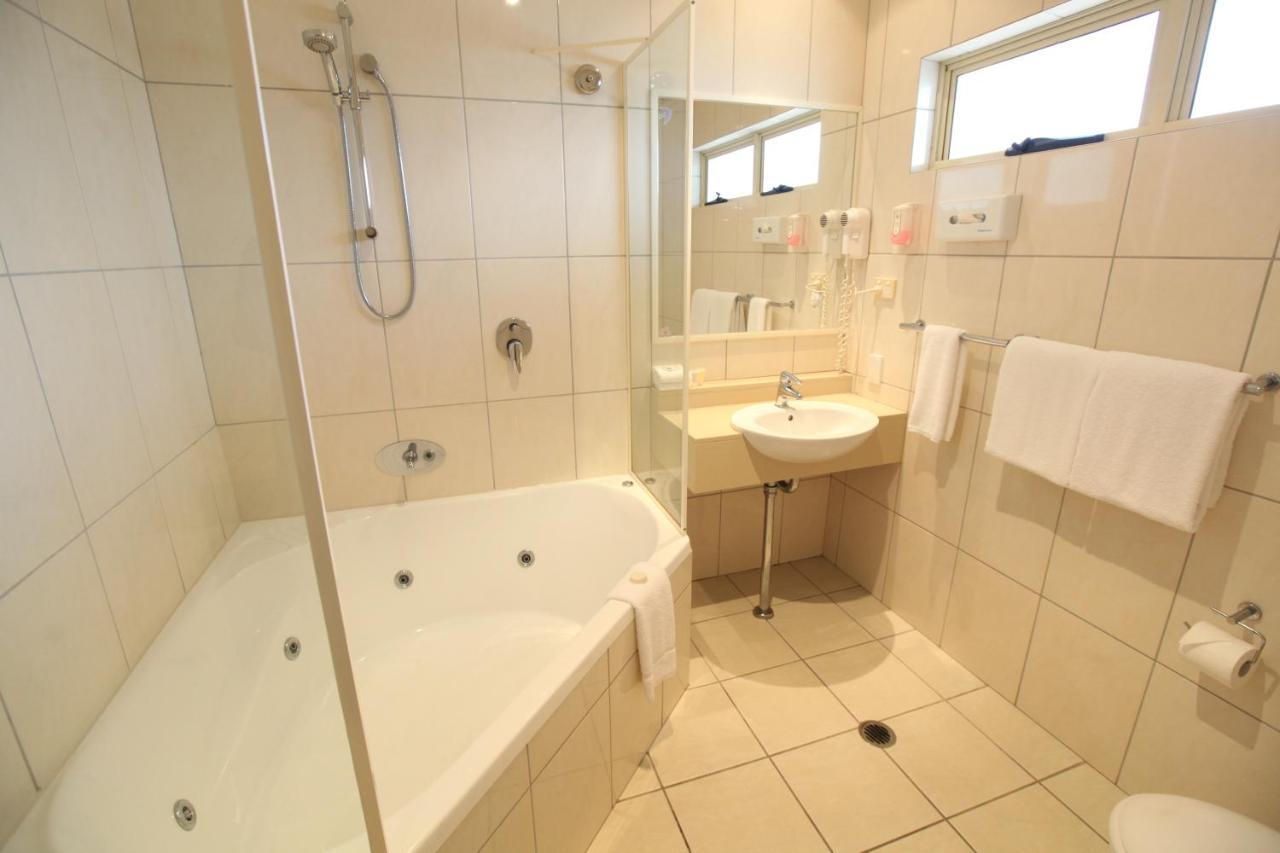 Woombye Red Bridge Motor Inn מראה חיצוני תמונה